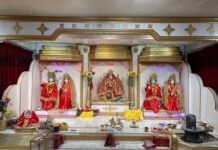 দুর্গোৎসব উপলক্ষ্যে সনাতন ধর্ম মন্দির থেকে পুরুষদের জন্য মন্দিরের লগো দিয়ে শর্ট পাঞ্জাবি, মহিলাদের জন্য শাড়ি